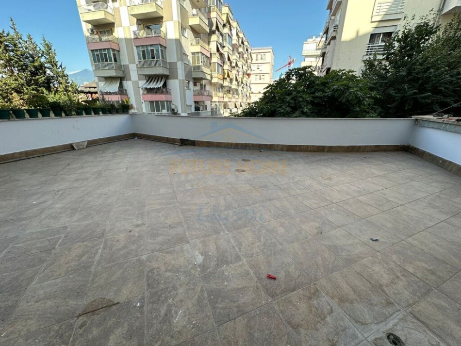 Tirane, shitet apartament 2+1+Ballkon Kati 2, 112 m² 275.000 € (KOMUNA E PARISIT)