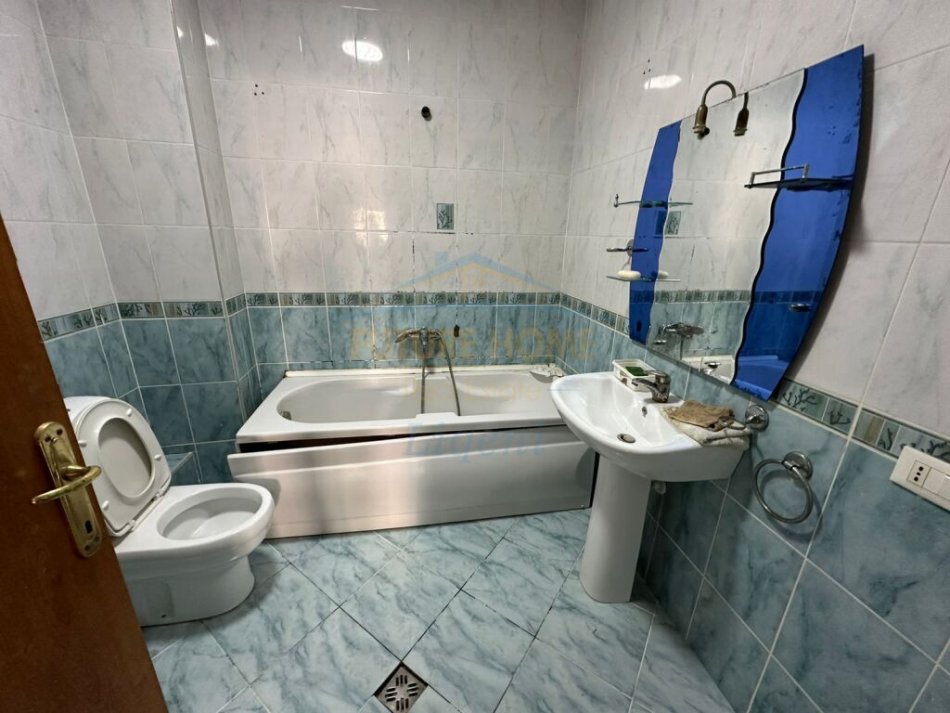 Tirane, shitet apartament 2+1+Ballkon Kati 2, 112 m² 275.000 € (KOMUNA E PARISIT)