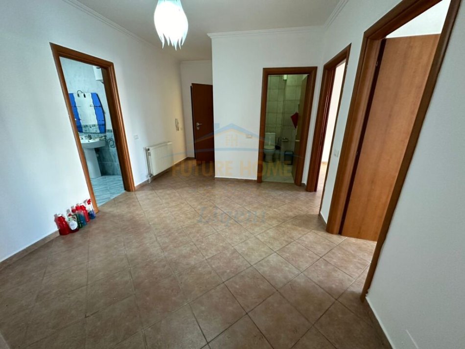 Tirane, shitet apartament 2+1+Ballkon Kati 2, 112 m² 275.000 € (KOMUNA E PARISIT)