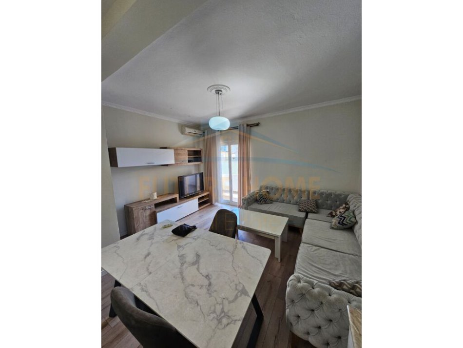 Tirane, jepet me qera apartament 2+1 Kati 3, 85 m² 600 € (Blloku)