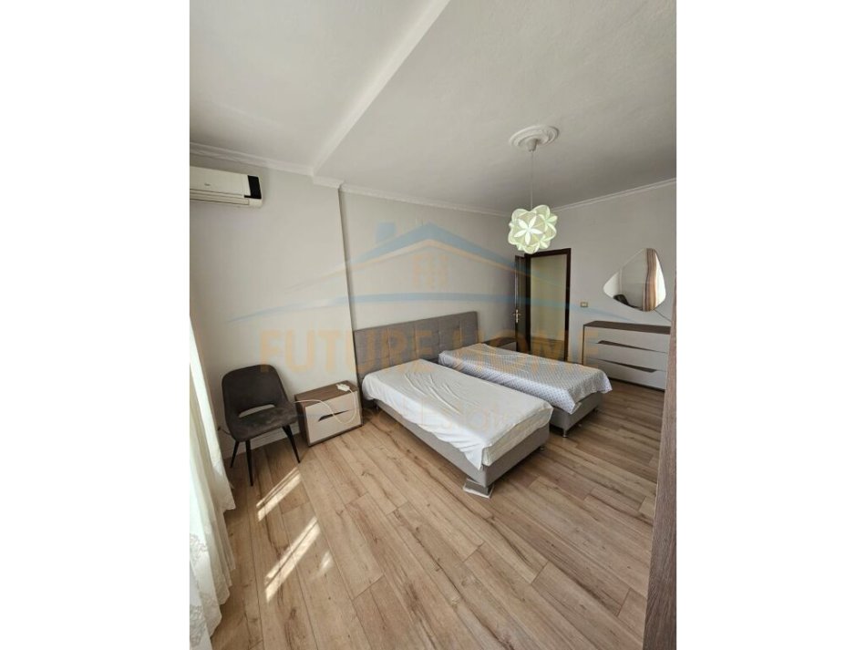 Tirane, jepet me qera apartament 2+1 Kati 3, 85 m² 600 € (Blloku)