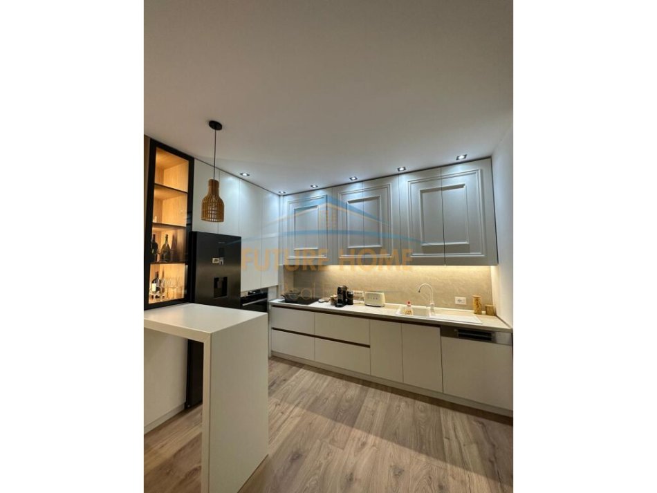 Tirane, jepet me qera apartament 2+1+Ballkon Kati 4, 113 m² 1.400 € (Rruga e Kavajes)
