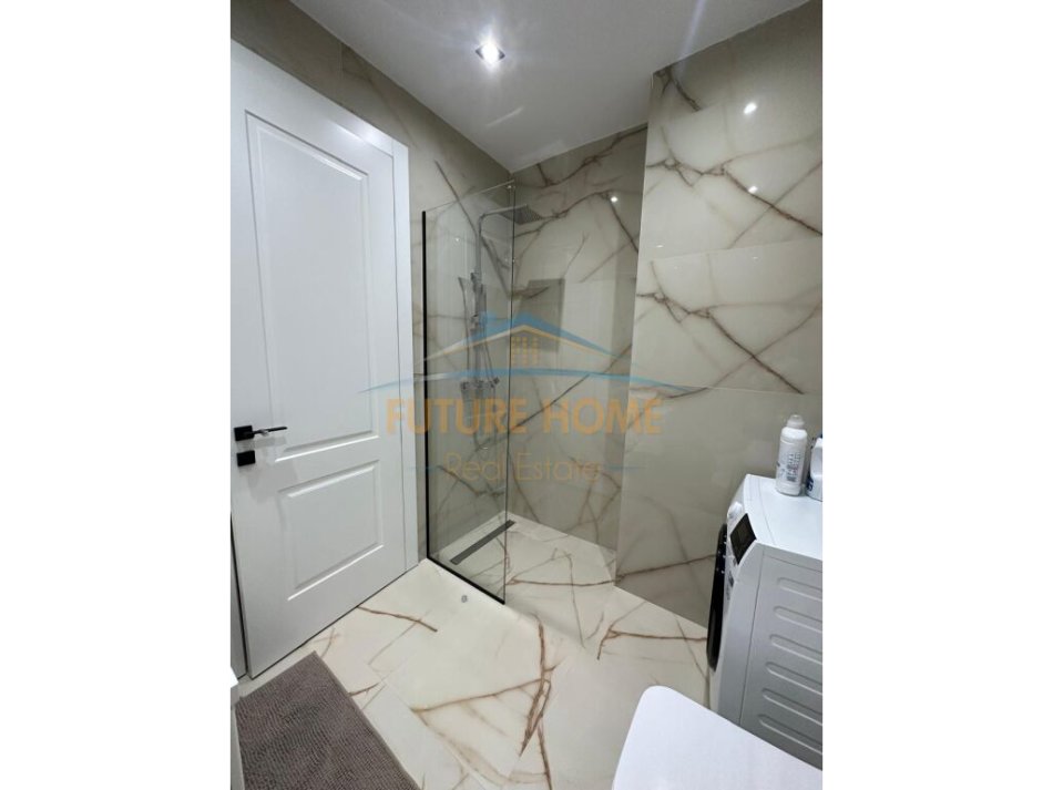 Tirane, jepet me qera apartament 2+1+Ballkon Kati 4, 113 m² 1.400 € (Rruga e Kavajes)
