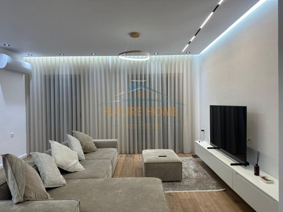Tirane, jepet me qera apartament 2+1+Ballkon Kati 4, 113 m² 1.400 € (Rruga e Kavajes)