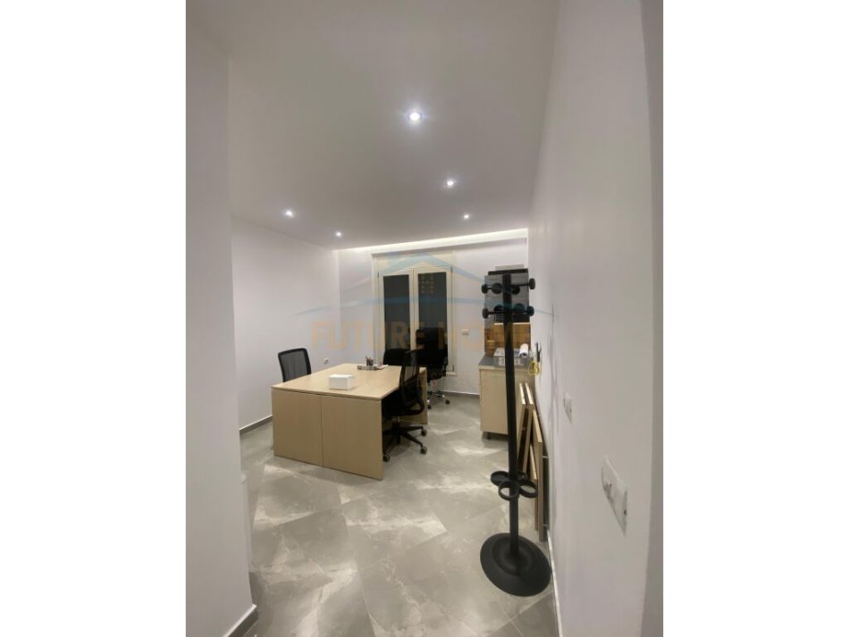 Tirane, jepet me qera apartament 4+1 , 143 m² 1.500 €