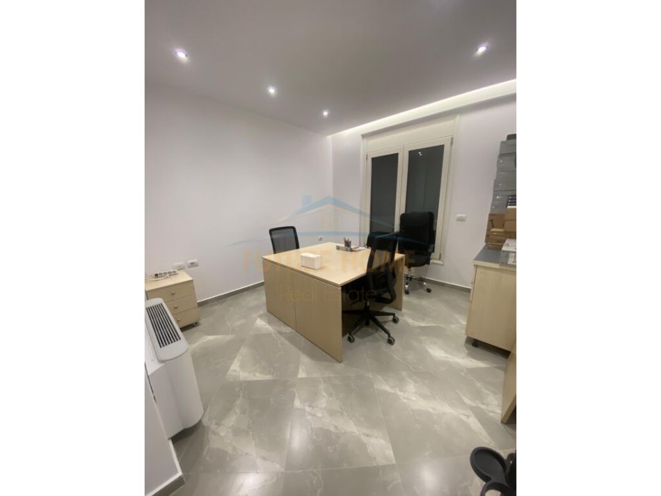 Tirane, jepet me qera zyre Kati 9, 143 m² 1.800 € (Rruga e Kosovareve)