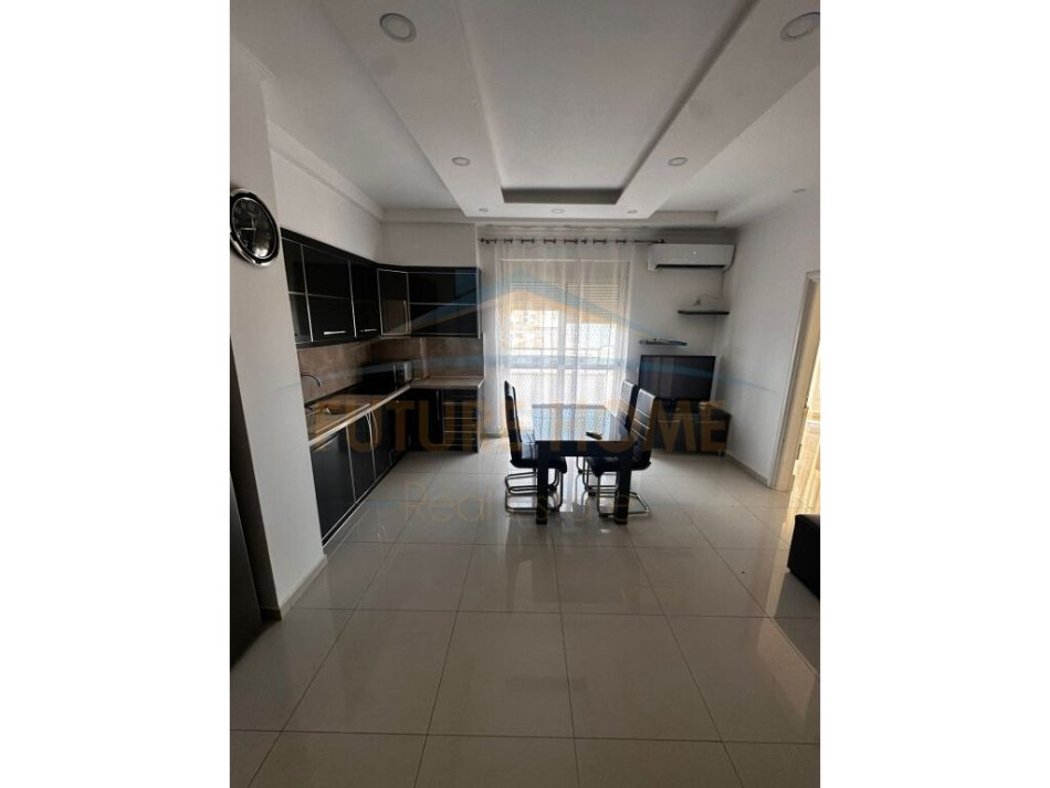 Shqiperi, jepet me qera apartament 1+1+Aneks+Ballkon , 540 € (Pavarsia)