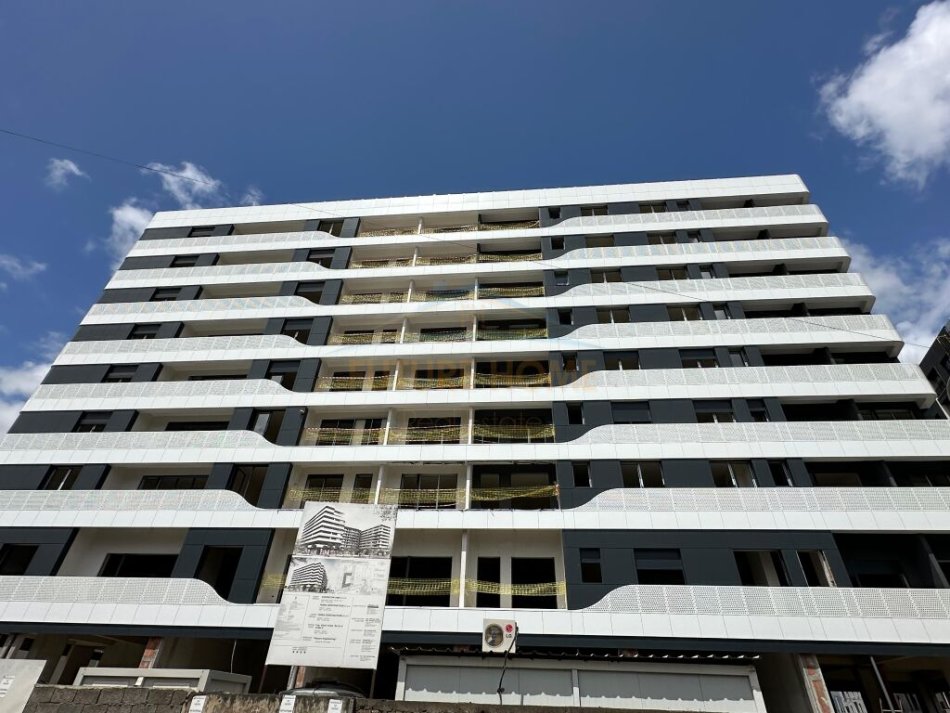 Tirane, shitet apartament 2+1+Aneks+Ballkon Kati 8, 102 m² 147.500 € (Don Bosko)