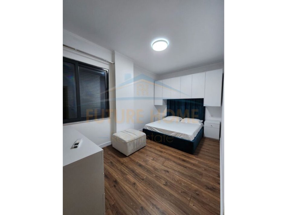 Tirane, jepet me qera apartament 2+1+Ballkon Kati 5, 85 m² 500 € (Unaza e Re)