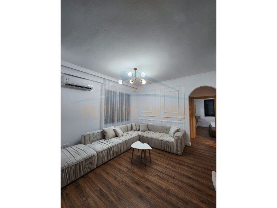Tirane, jepet me qera apartament 2+1+Ballkon Kati 5, 85 m² 500 € (Unaza e Re)