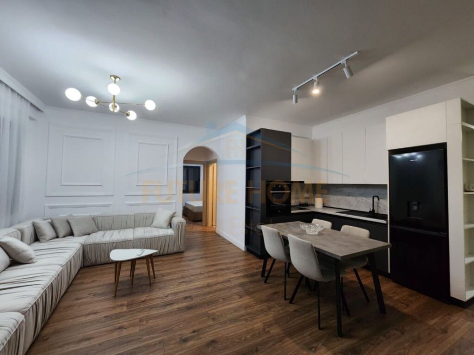 Tirane, jepet me qera apartament 2+1+Ballkon Kati 5, 85 m² 500 € (Unaza e Re)