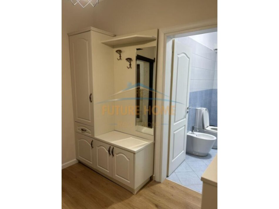 Tirane, jepet me qera apartament 2+1 Kati 2, 100 m² 700 € (LIQENI I THATE)