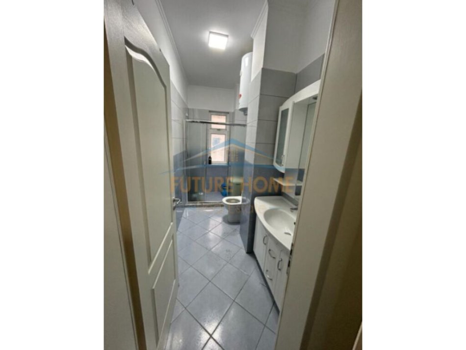 Tirane, jepet me qera apartament 2+1 Kati 2, 100 m² 700 € (LIQENI I THATE)