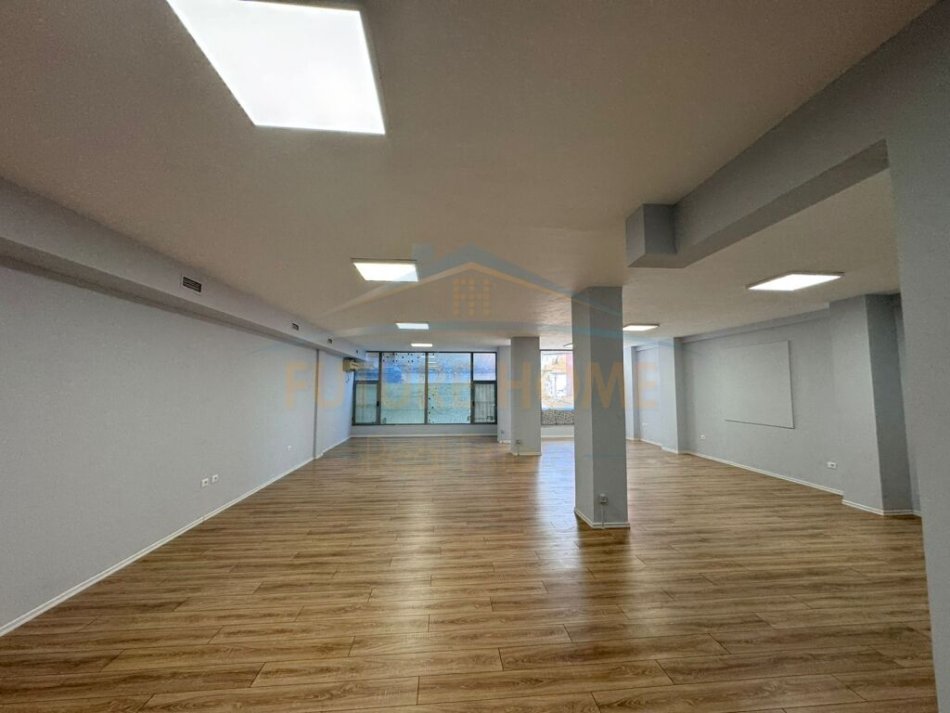Tirane, jepet me qera ambjent biznesi Kati 1, 116 m² 1.200 € (Islam Alla)