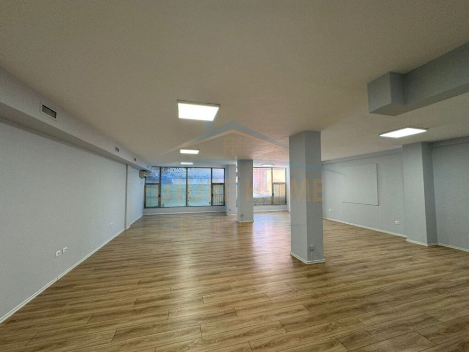 Tirane, jepet me qera ambjent biznesi Kati 1, 116 m² 1.200 € (Islam Alla(Myslym Shyri))