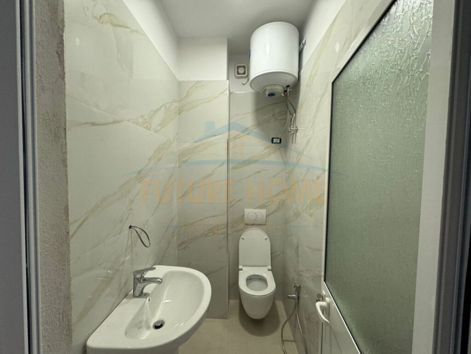 Tirane, jepet me qera ambjent biznesi Kati 1, 116 m² 1.200 € (Islam Alla)