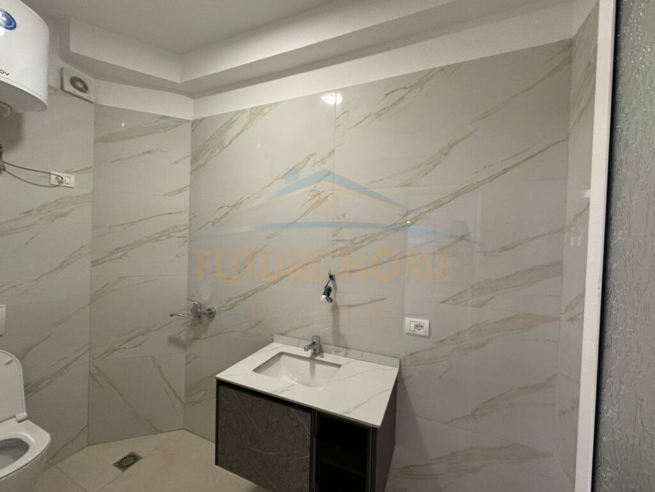 Tirane, jepet me qera ambjent biznesi Kati 1, 116 m² 1.200 € (Islam Alla(Myslym Shyri))