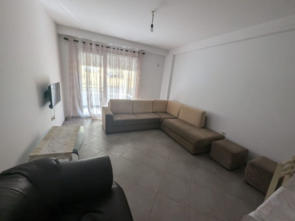 Tirane, jepet me qera apartament 2+1 Kati 4, 85 m² 470 € (Rrapo Hekali)