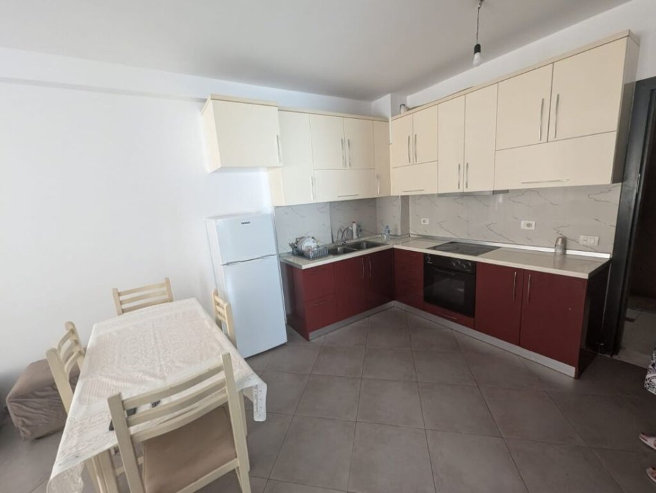 Tirane, jepet me qera apartament 2+1 Kati 4, 85 m² 470 € (Rrapo Hekali)