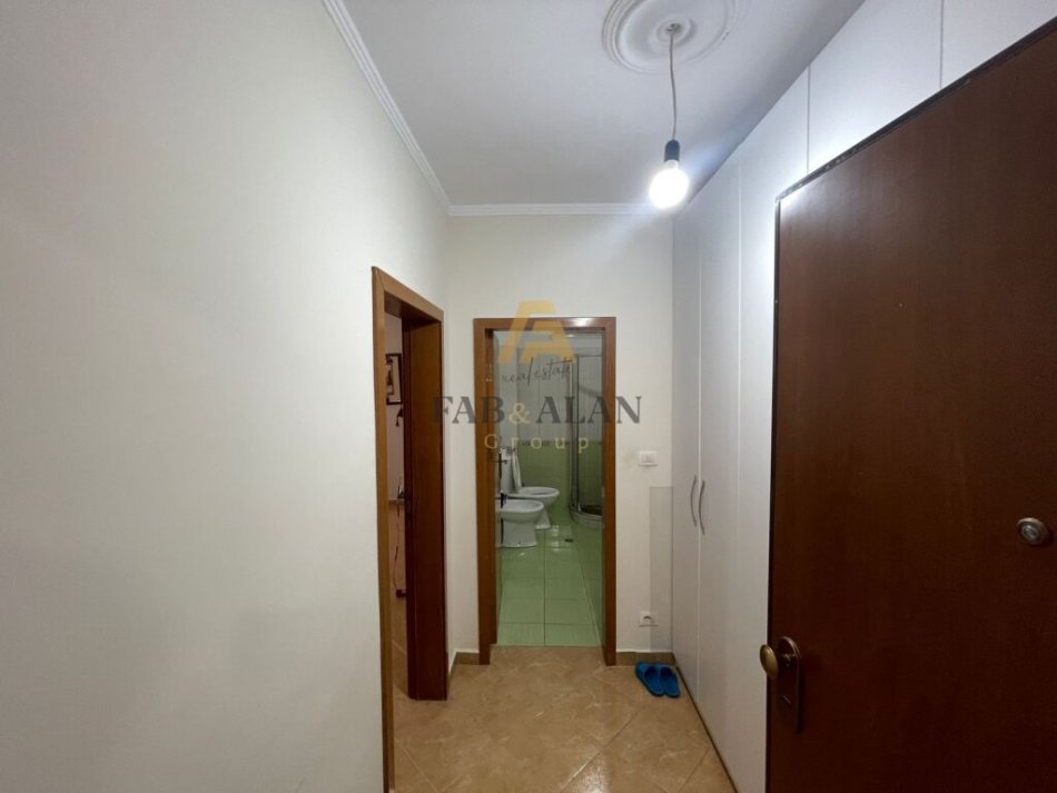 Tirane, shitet apartament 1+1 Kati 2, 75 m² 75.000 € (Rruga e Thesarit)
