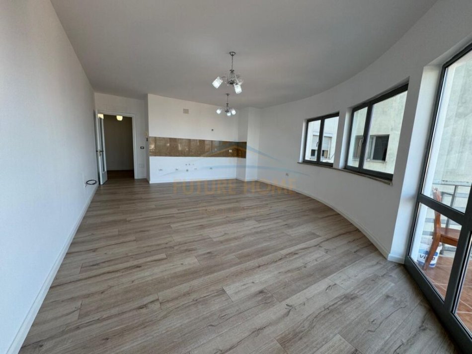 Tirane, shitet apartament 1+1 Kati 8, 77 m² 147.000 € (ZOGU ZI)