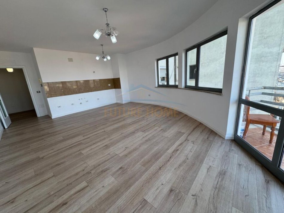 Tirane, shitet apartament 1+1+Ballkon Kati 8, 76 m² 149.000 € (Zogu i Zi)