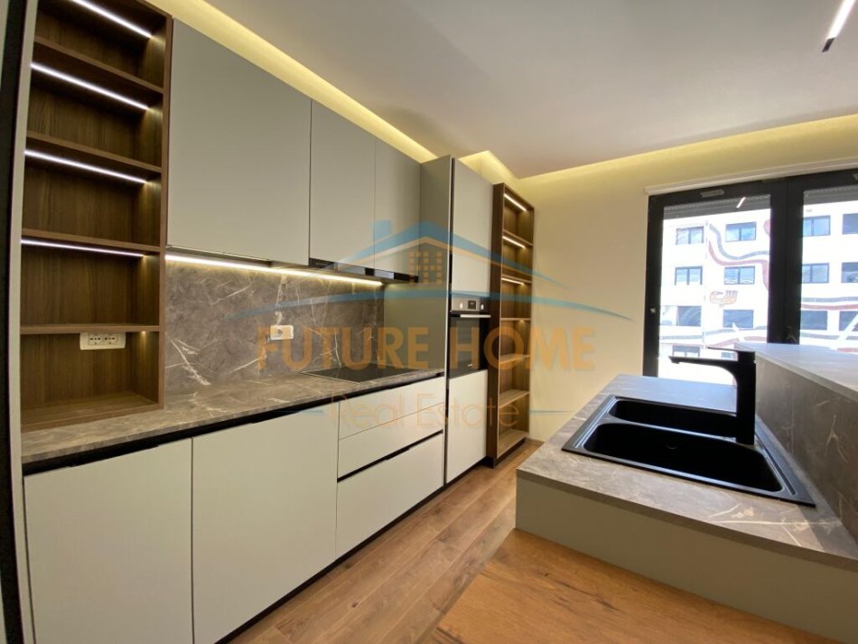 Tirane, shitet apartament 3+1+Ballkon Kati 3, 153 m² 298.000 € (Kodra e Diellit)