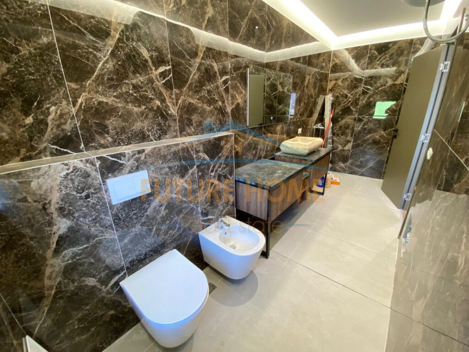 Tirane, shitet apartament 3+1+Ballkon Kati 3, 153 m² 298.000 € (Kodra e Diellit)