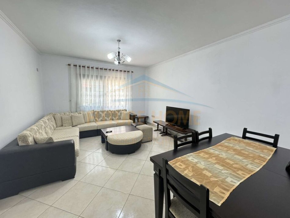 Tirane, jepet me qera apartament 2+1+Ballkon Kati 5, 112 m² 470 € (Unaza e Re)