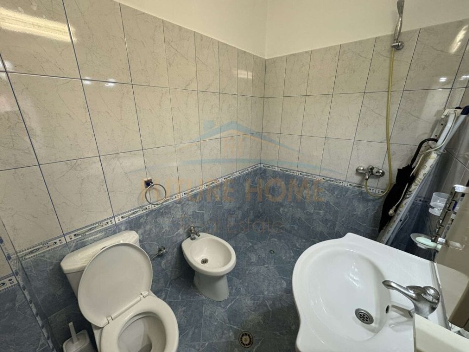 Tirane, jepet me qera apartament 2+1+Ballkon Kati 5, 112 m² 470 € (Unaza e Re)