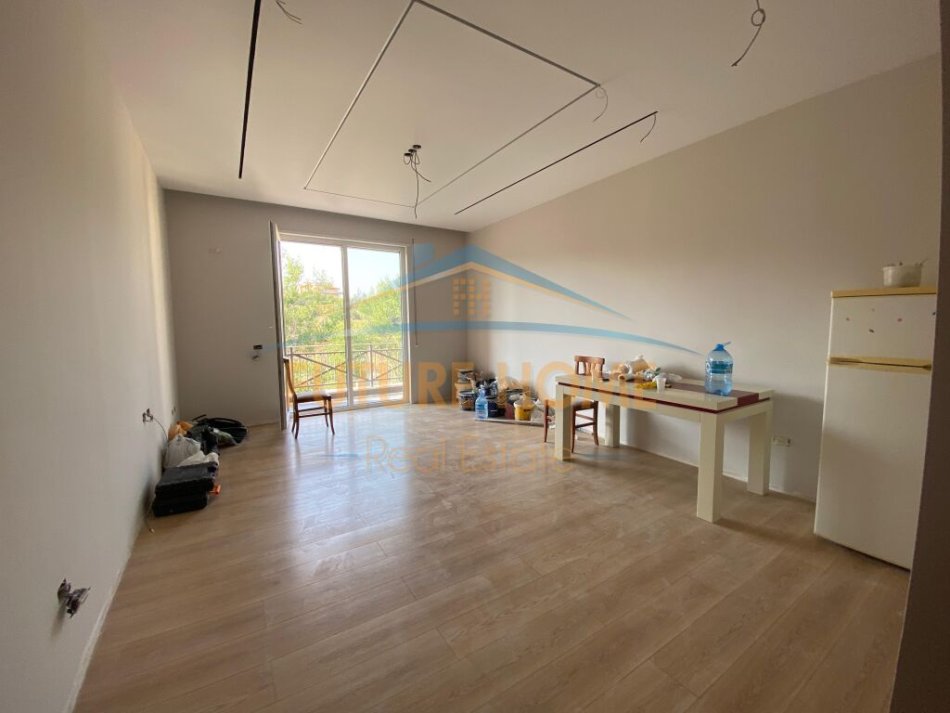 Tirane, shitet apartament 2+1+Ballkon Kati 3, 102 m² 175.000 € (Kodra e Diellit)