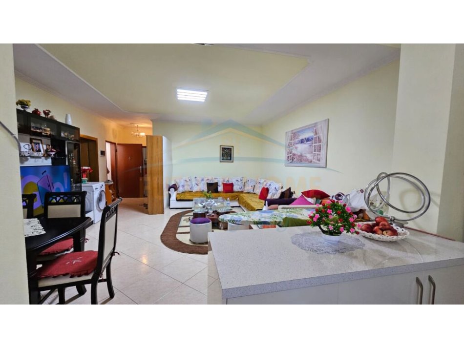 Tirane, shitet apartament 2+1 Kati 1, 100 m² 95.000 € (Kinostudio)