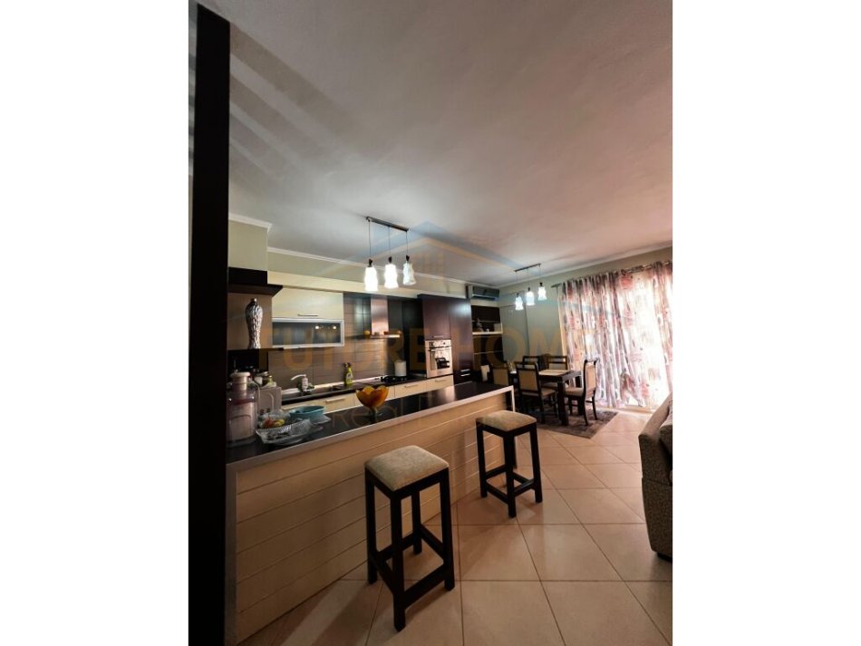 Tirane, shitet apartament 2+1+Ballkon Kati 5, 125 m² 150.000 € (shefqet kuka)