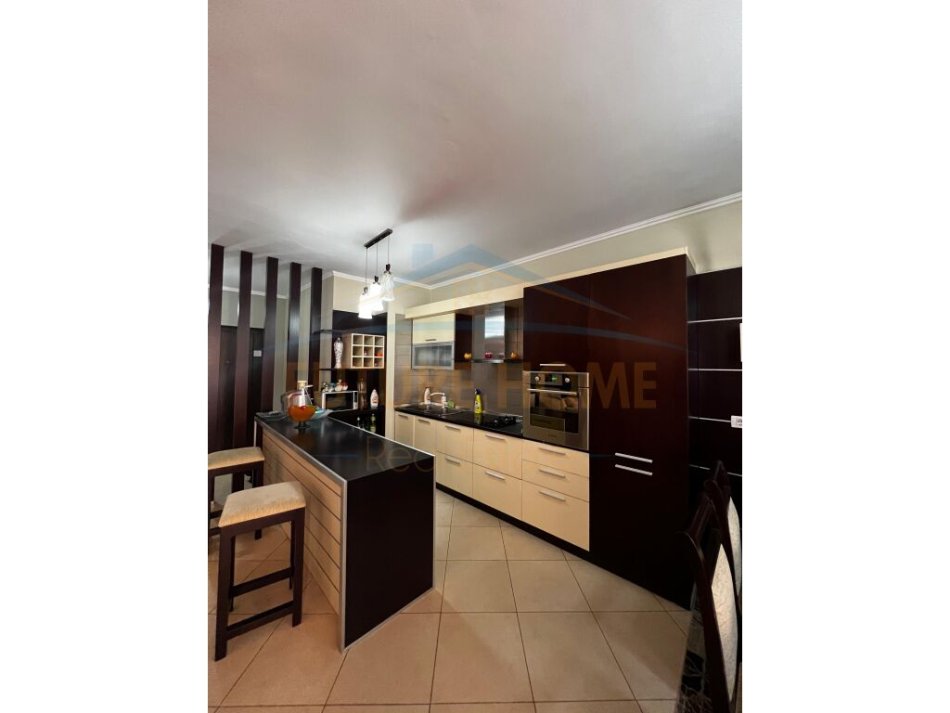 Tirane, shitet apartament 2+1+Ballkon Kati 5, 125 m² 150.000 € (shefqet kuka)