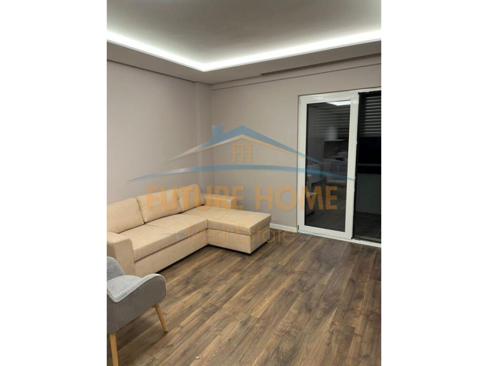 Tirane, jepet me qera apartament 2+1+Ballkon Kati 2, 110 m² 1.200 € (RRUGA E KAVAJES)