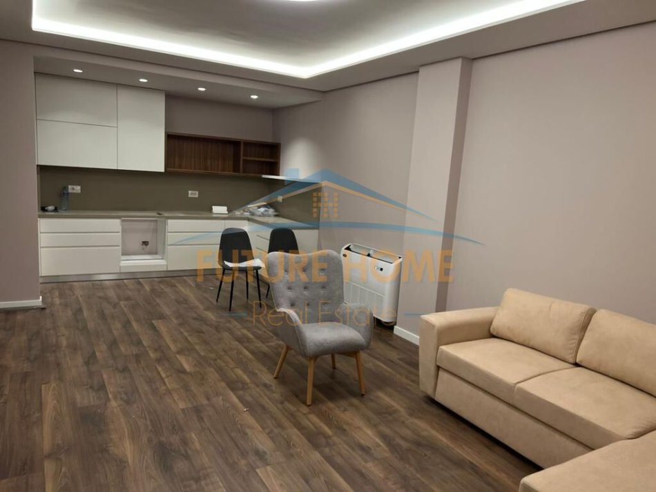 Tirane, jepet me qera apartament 2+1+Ballkon Kati 2, 110 m² 1.200 € (RRUGA E KAVAJES)