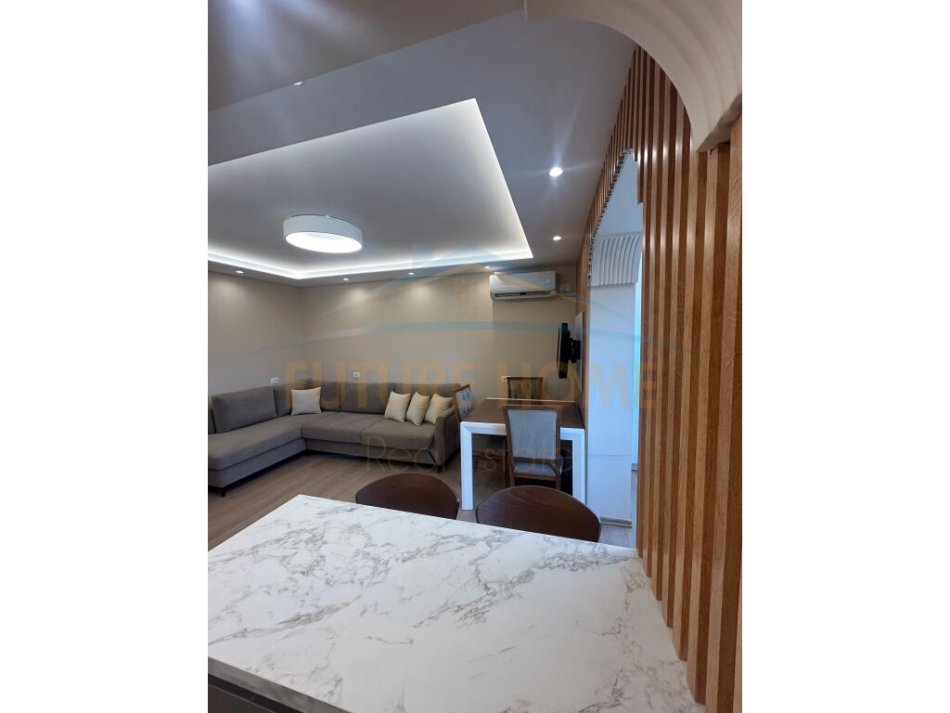 Tirane, jepet me qera apartament 2+1+Ballkon Kati 5, 79 m² 600 € (21 Dhjetori)