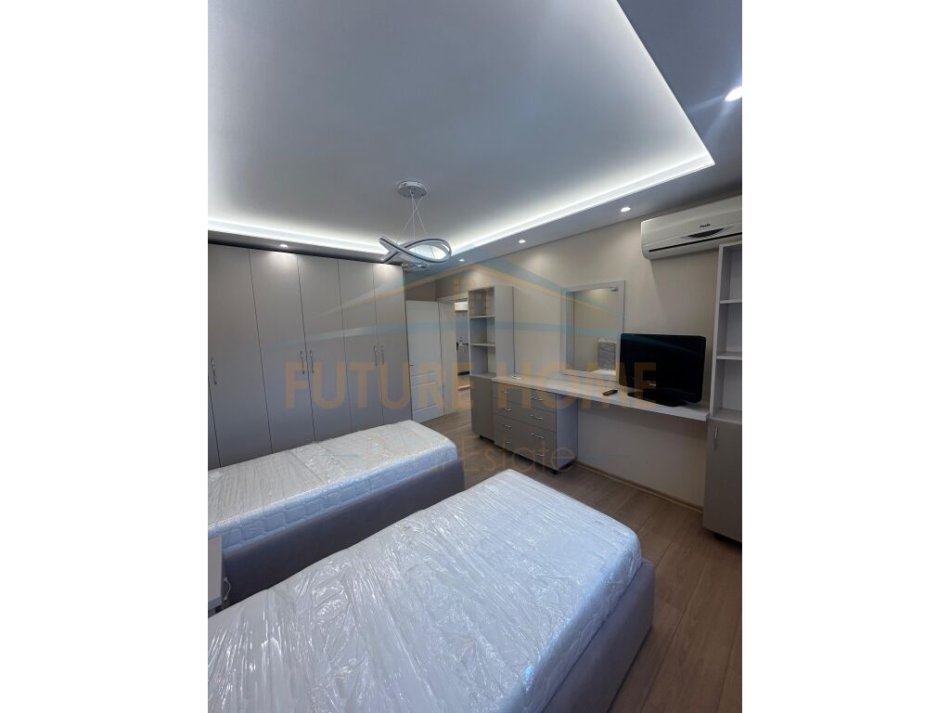 Tirane, jepet me qera apartament 2+1+Ballkon Kati 5, 78 m² (21 Dhjetori)