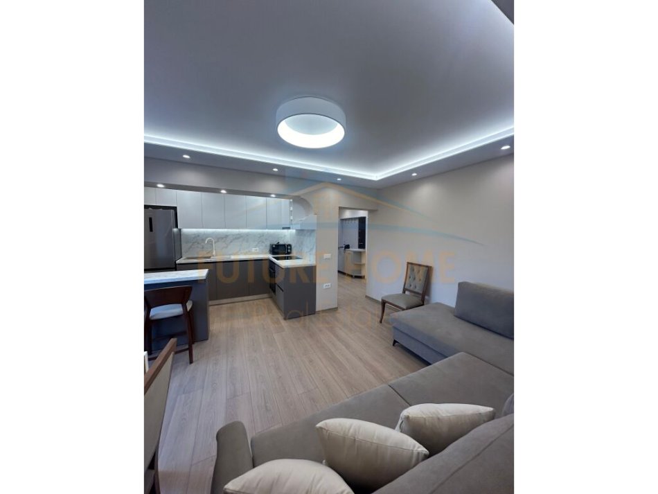 Tirane, jepet me qera apartament 2+1+Ballkon Kati 5, 78 m² (21 Dhjetori)