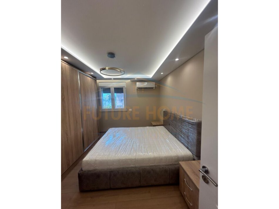 Tirane, jepet me qera apartament 2+1+Ballkon Kati 5, 78 m² (21 Dhjetori)