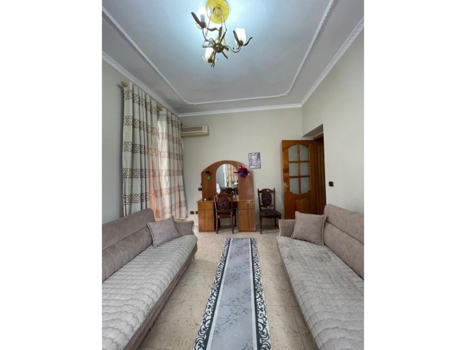 Tirane, jepet me qera apartament 2+1 Kati 4, 95 m² 700 € (Qender)