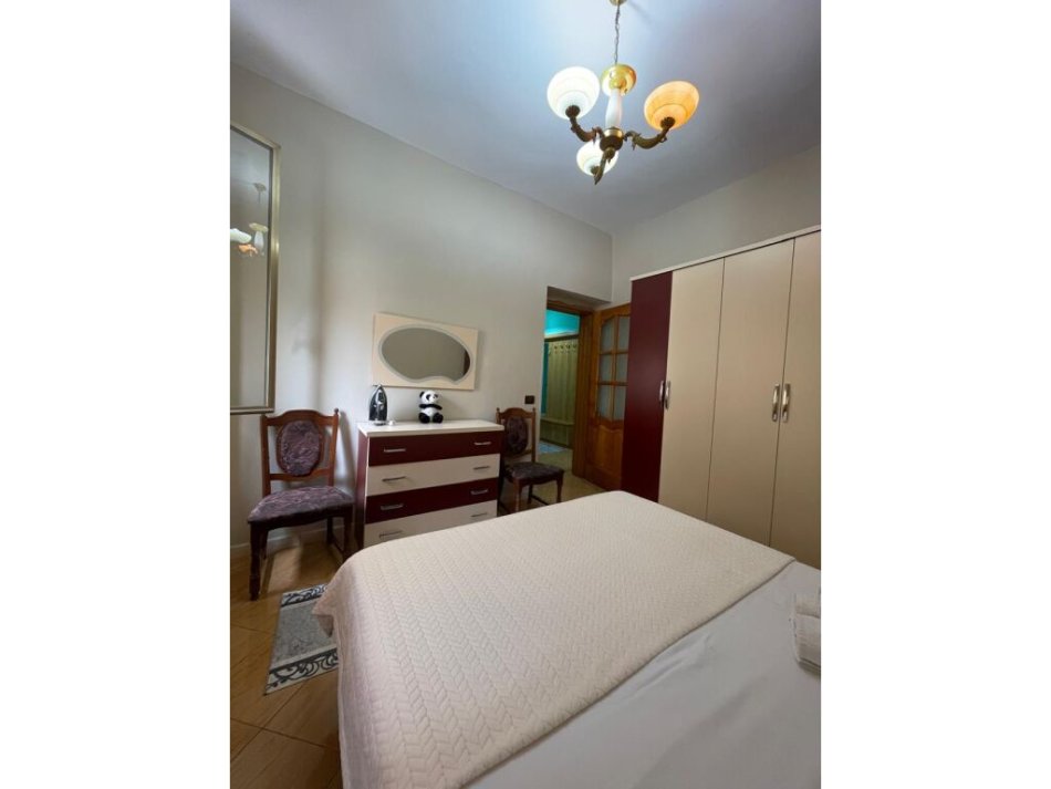 Tirane, jepet me qera apartament 2+1 Kati 4, 95 m² 700 € (Qender)