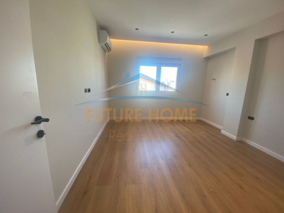 Tirane, jepet me qera zyre Kati 7, 58 m² 700 € (Sheshi Willson)