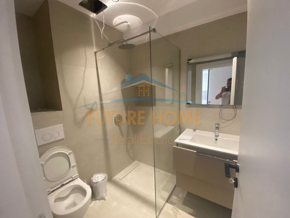 Tirane, jepet me qera zyre Kati 7, 58 m² 700 € (Sheshi Willson)