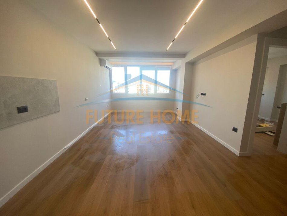 Tirane, jepet me qera zyre Kati 7, 58 m² 700 € (Sheshi Willson)