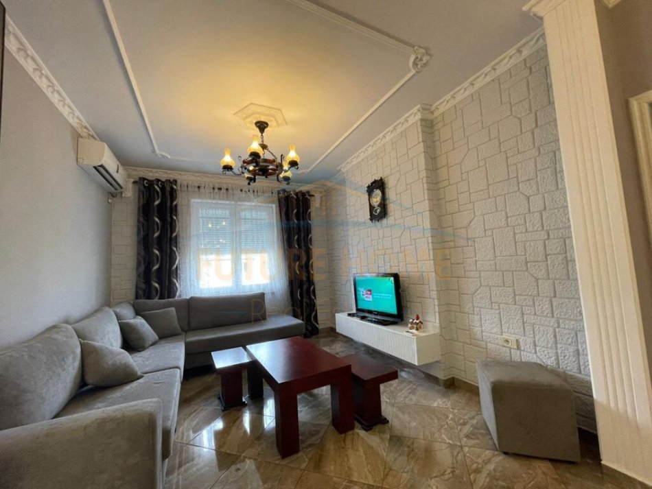 Tirane, jepet me qera apartament 2+1 Kati 4, 110 m² 800 € (BLLOK,LIBRI UNIVERSITAR)