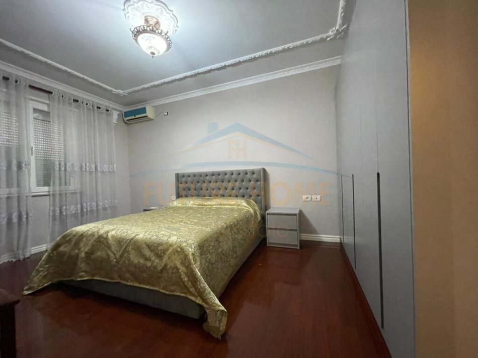 Tirane, jepet me qera apartament 2+1 Kati 4, 110 m² 800 € (BLLOK,LIBRI UNIVERSITAR)