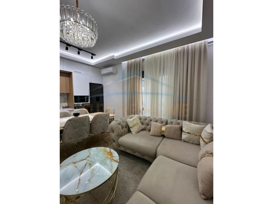Durres Plazh, jepet me qera apartament 1+1+Ballkon Kati 2, 65 m² 600 € (Pavarsia)