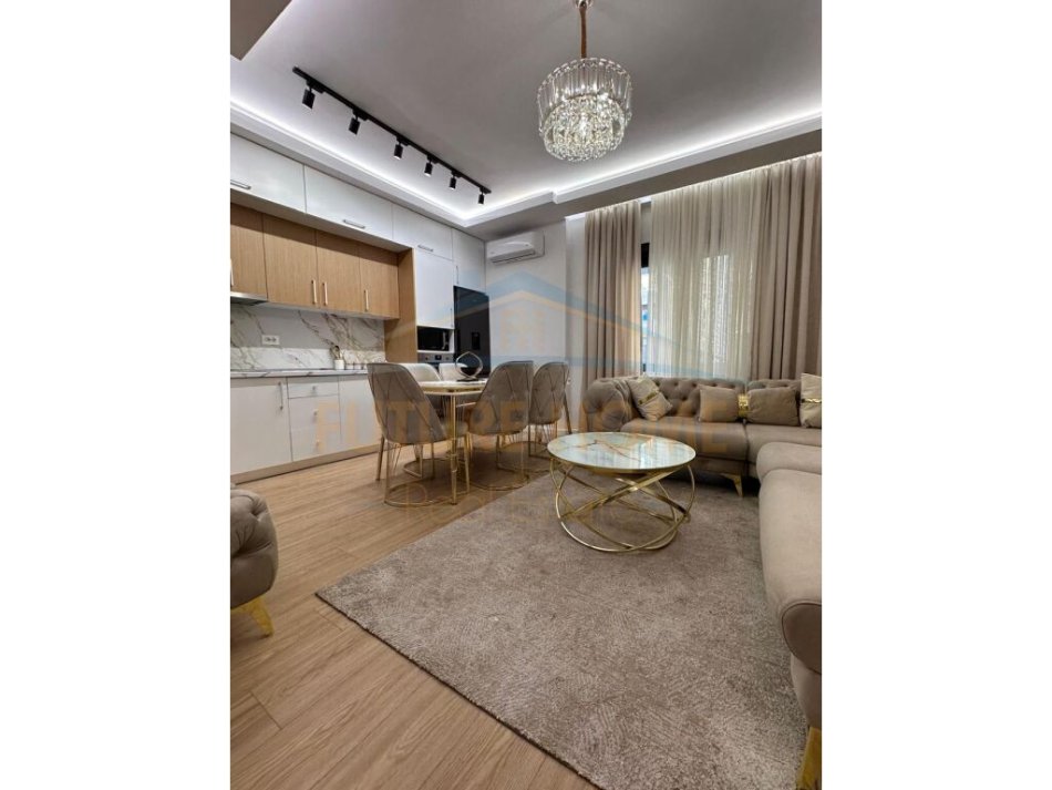 Durres Plazh, jepet me qera apartament 1+1+Ballkon Kati 2, 65 m² 600 € (Pavarsia)