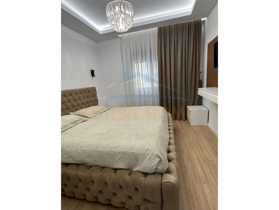 Durres Plazh, jepet me qera apartament 1+1+Ballkon Kati 2, 65 m² 600 € (Pavarsia)